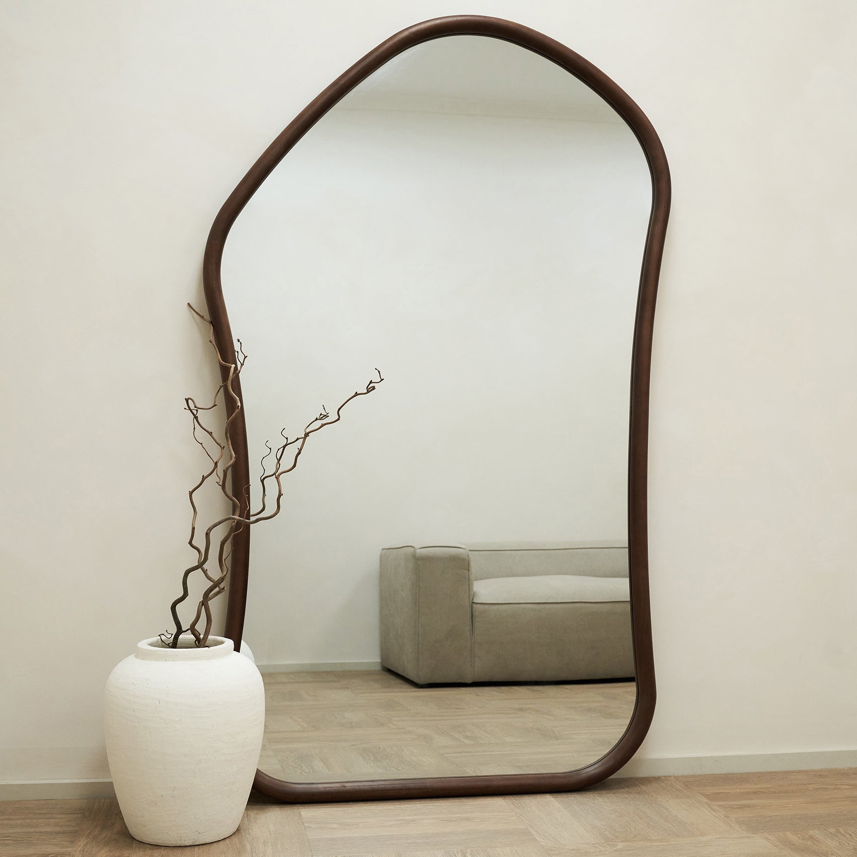 Aaliyah - Grand Miroir Mural Irrégulier en Bois Foncé - 180 cm x 110 cm Center Kasa