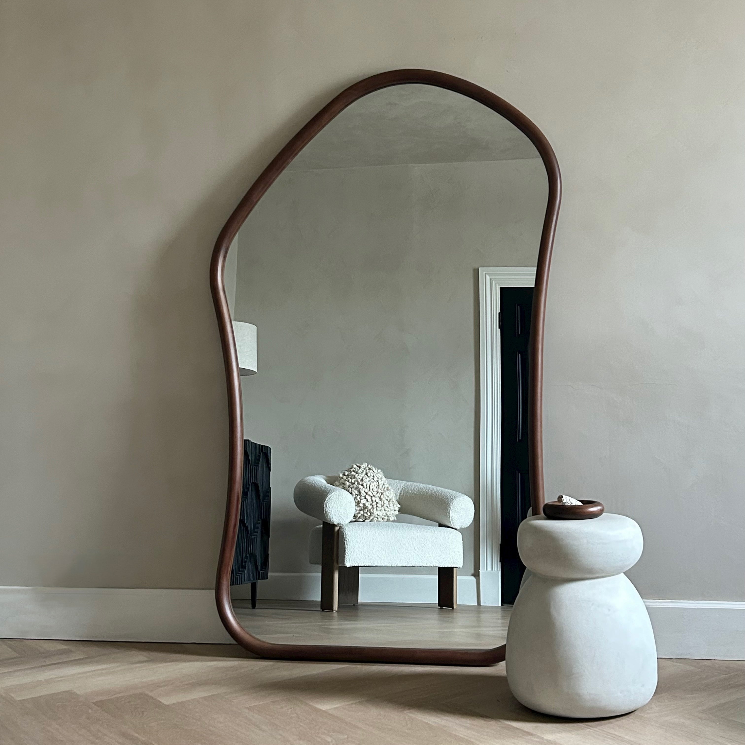 Aaliyah - Grand Miroir Mural Irrégulier en Bois Foncé - 180 cm x 110 cm Center Kasa