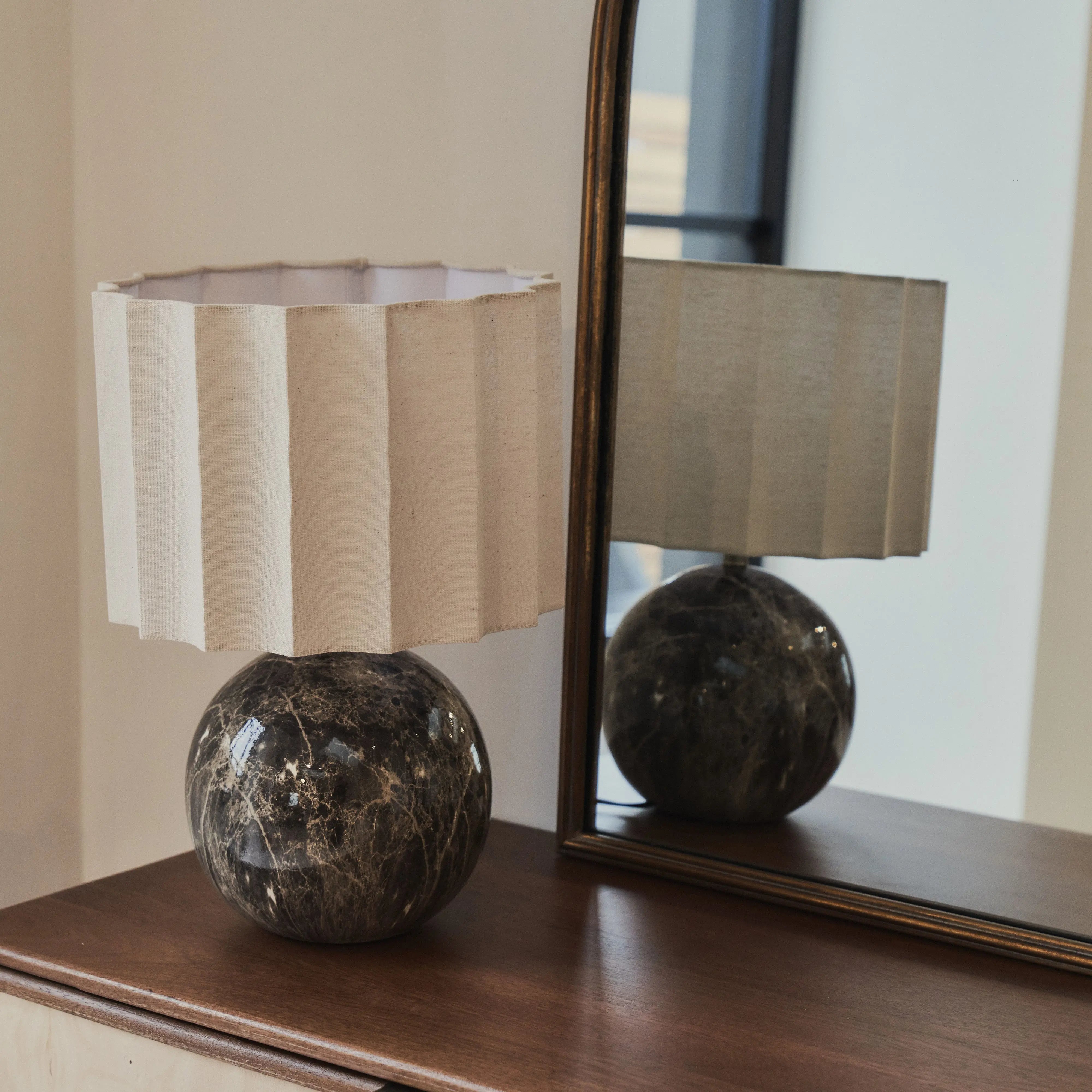 Amelia - Miroir de Cheminée Arqué en Métal Doré - 100 cm x 87 cm Center Kasa