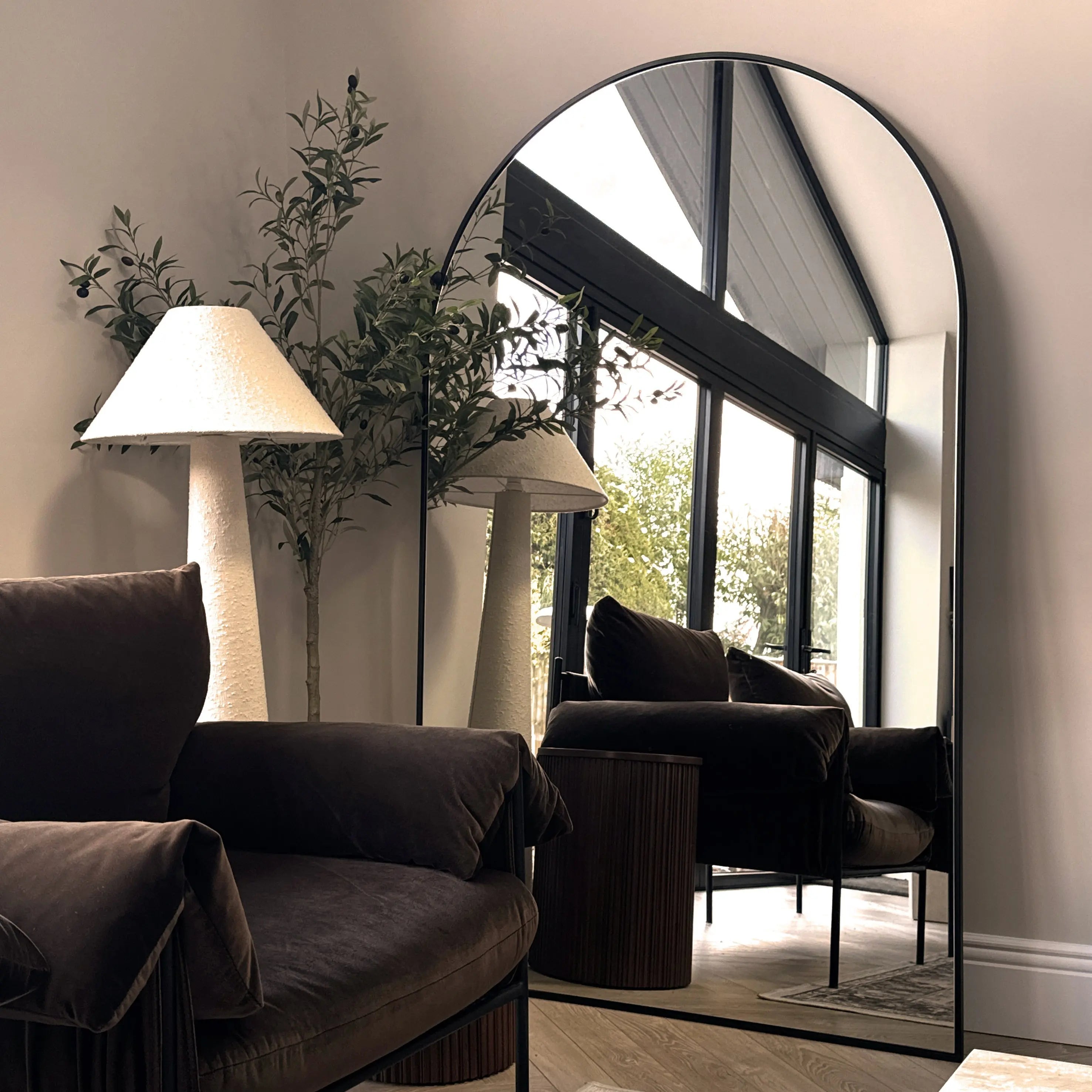 Miroir Arqué XXL en Métal Noir - Style Minimaliste 180 cm x 110 cm Center Kasa