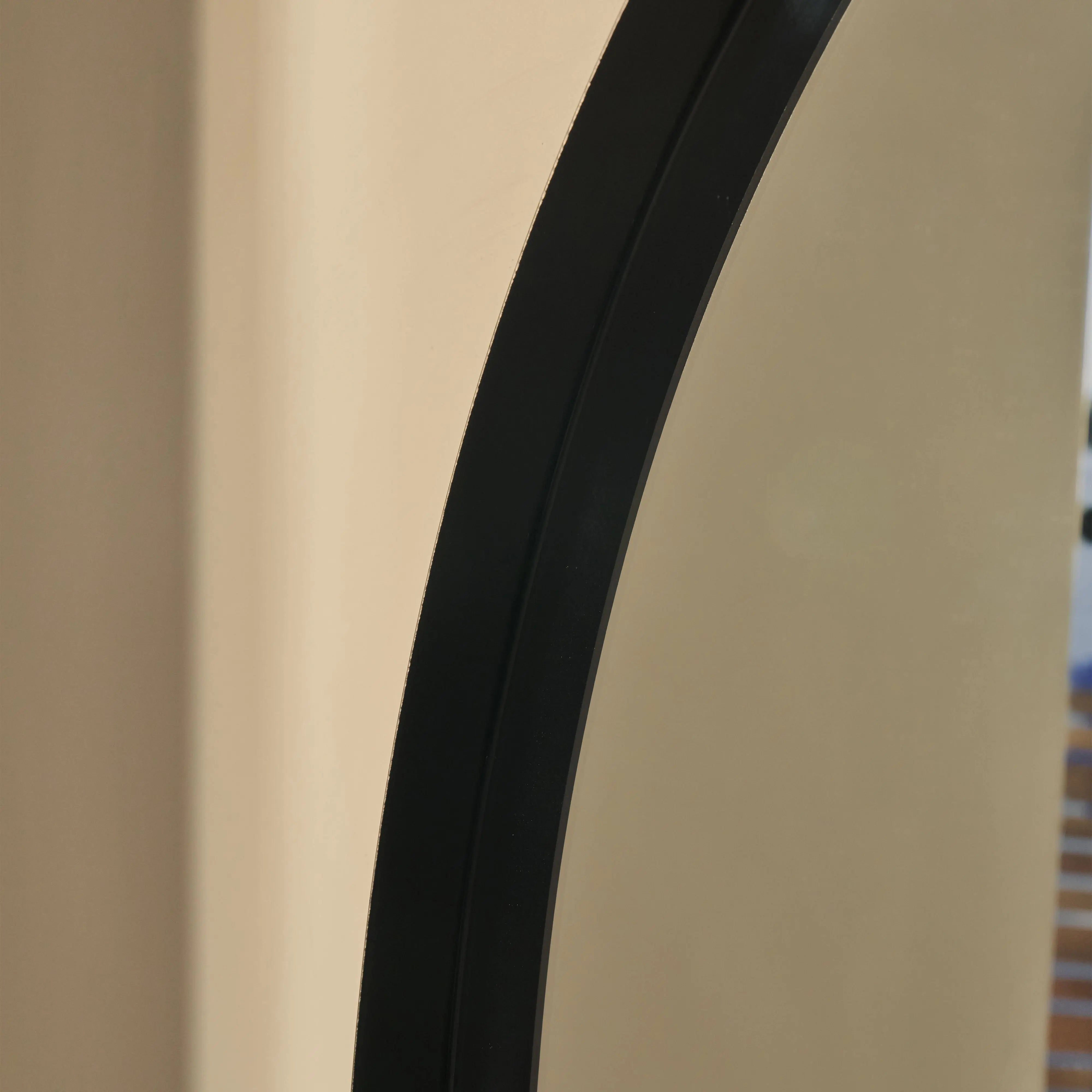 Arcus - Miroir Arqué Pleine Longueur en Métal Noir - 170 cm x 80 cm Center Kasa