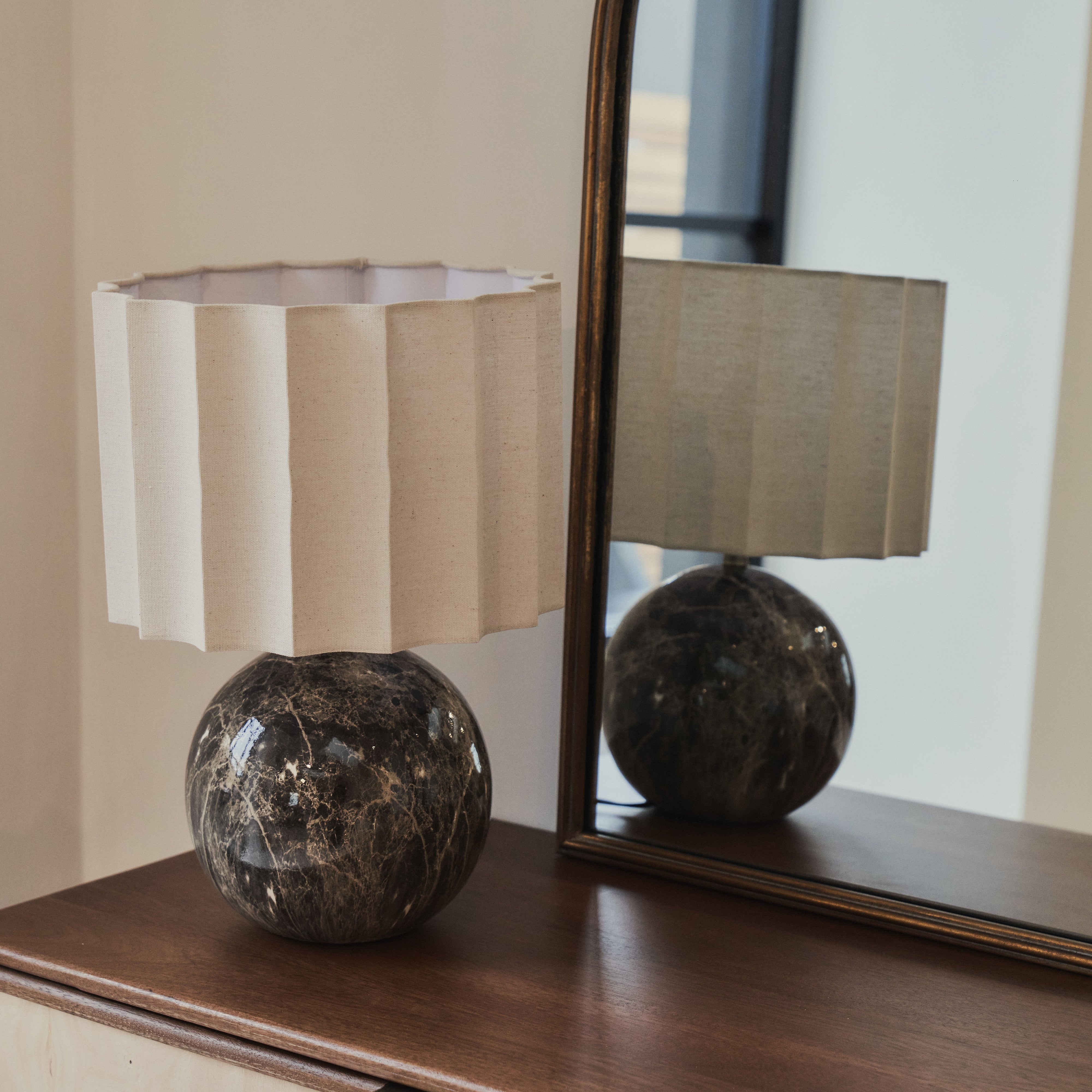 Amelia - Miroir de Cheminée Arqué en Métal Doré - 100 cm x 87 cm Center Kasa