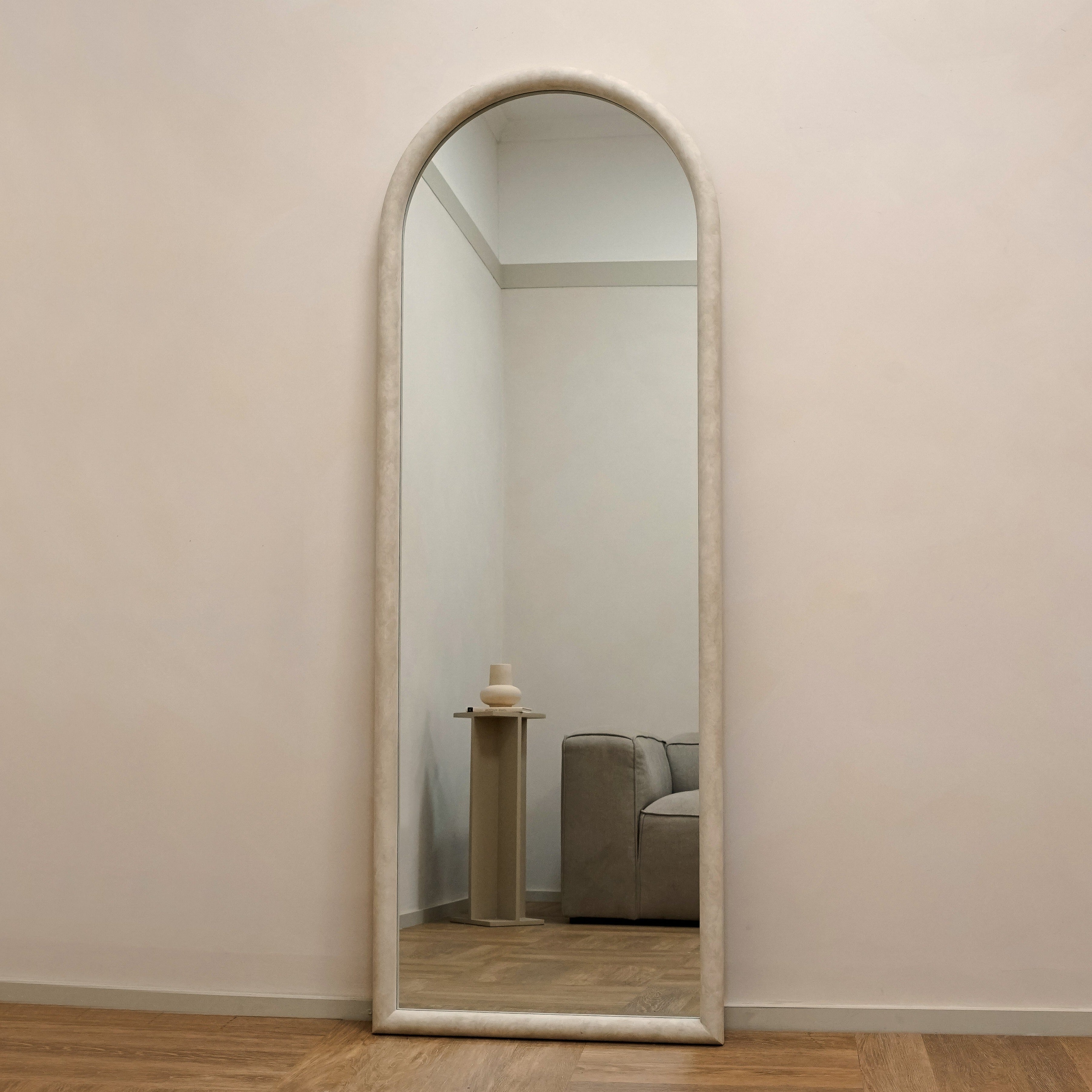 Miroir Arqué Amora - Grand Miroir de Plain-Pied Effet Béton (172 cm x 60 cm) Center Kasa