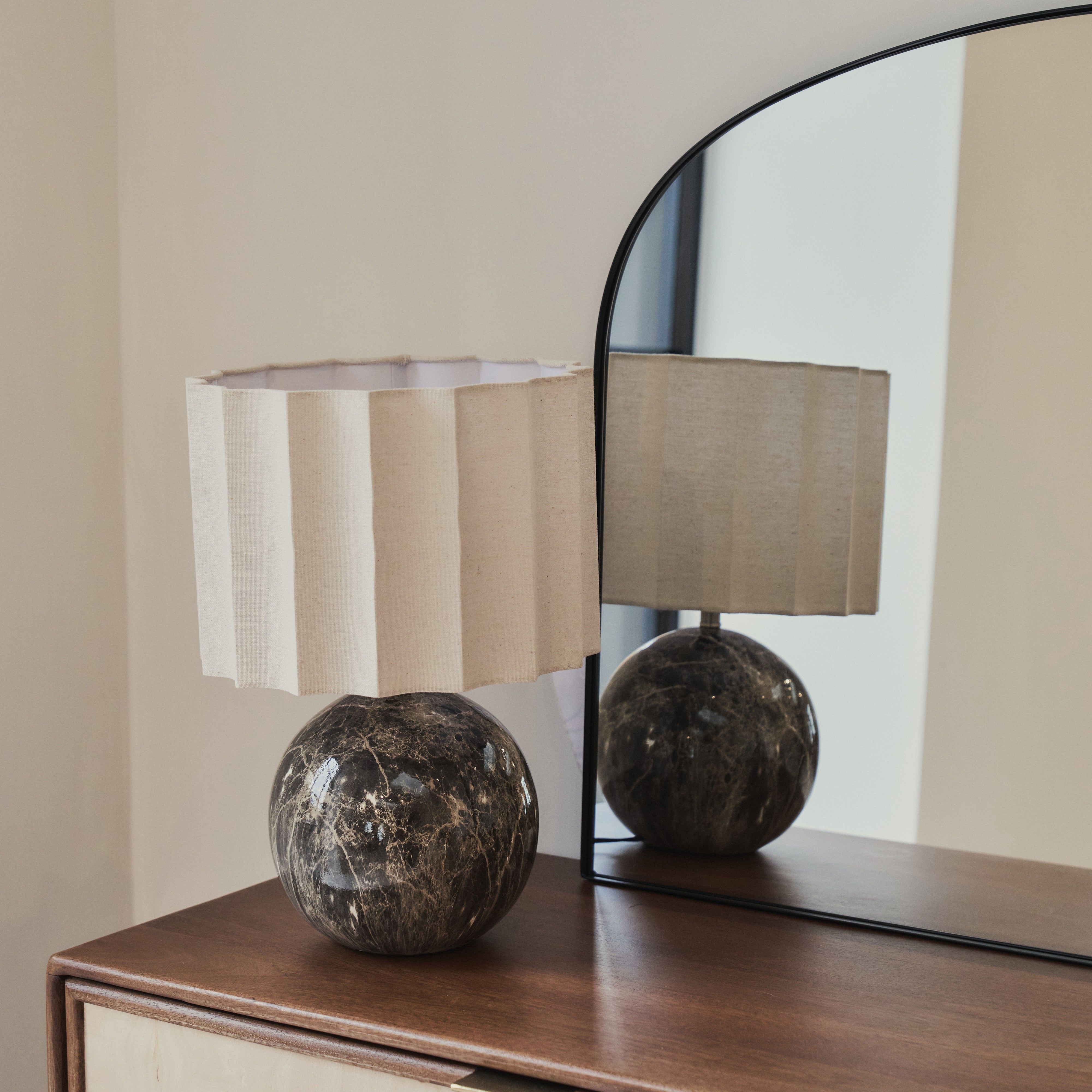 Aria - Miroir Mural sur Cheminée en Métal Noir Mat - 100 x 70 cm Center Kasa