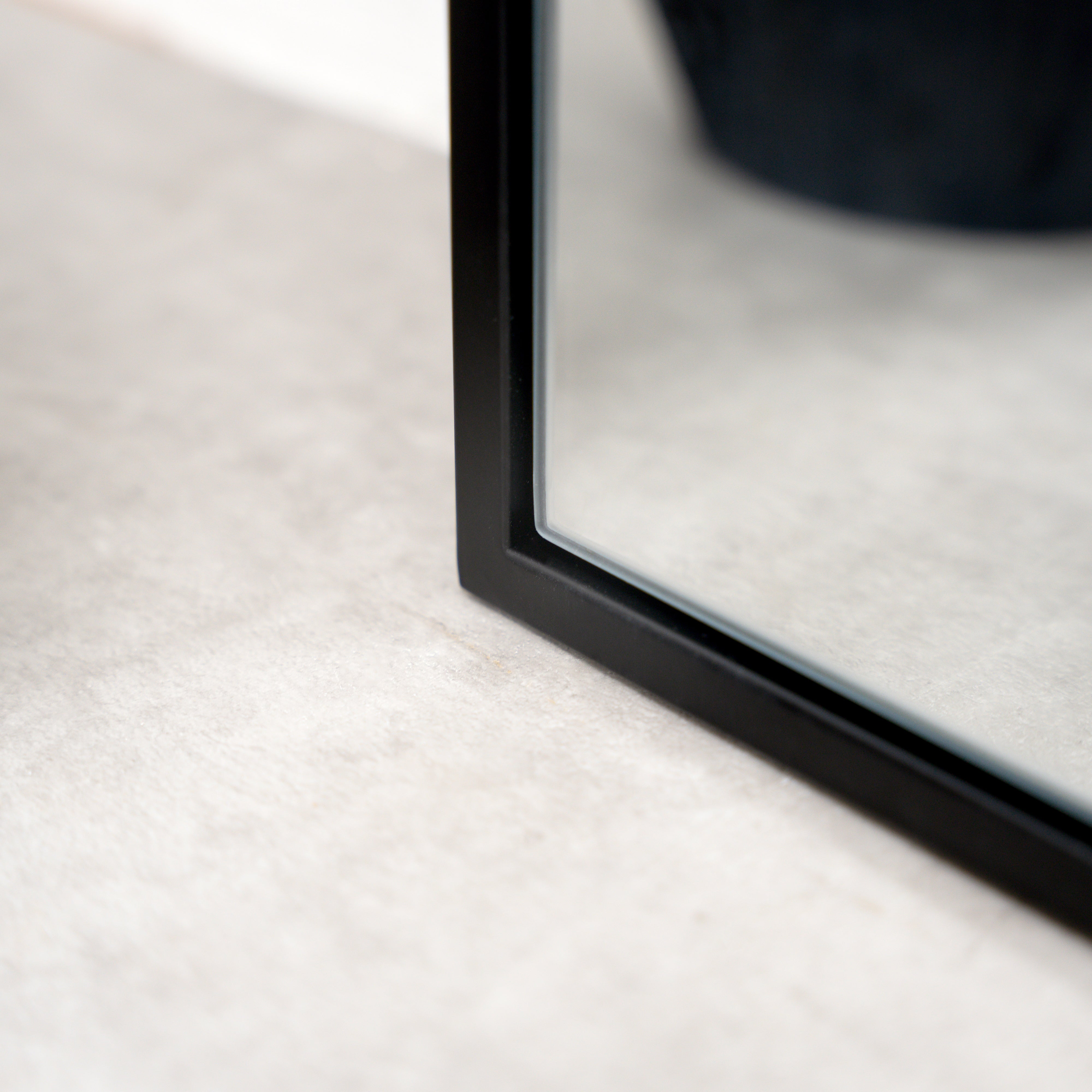 Miroir Arqué XXL en Métal Noir - Style Minimaliste 180 cm x 110 cm Center Kasa