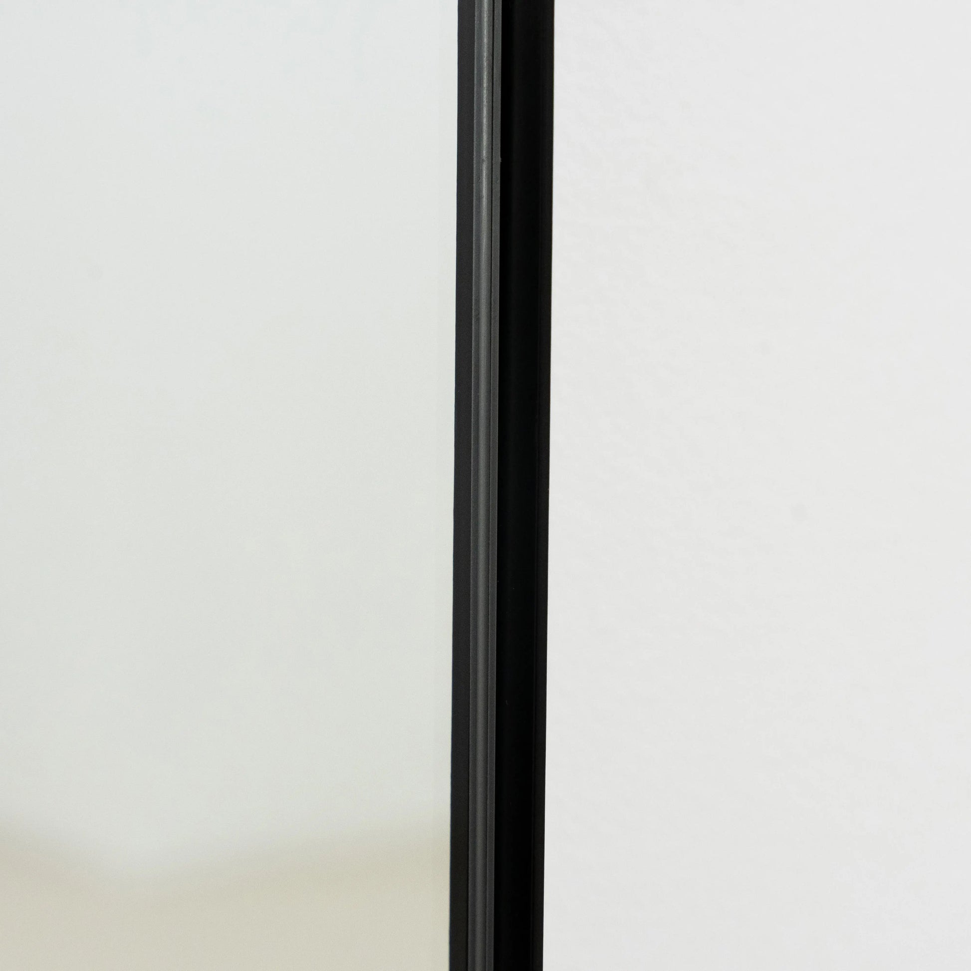 Theo - Grand Miroir Arqué Pleine Longueur en Métal Noir - 160 cm x 50 cm Center Kasa