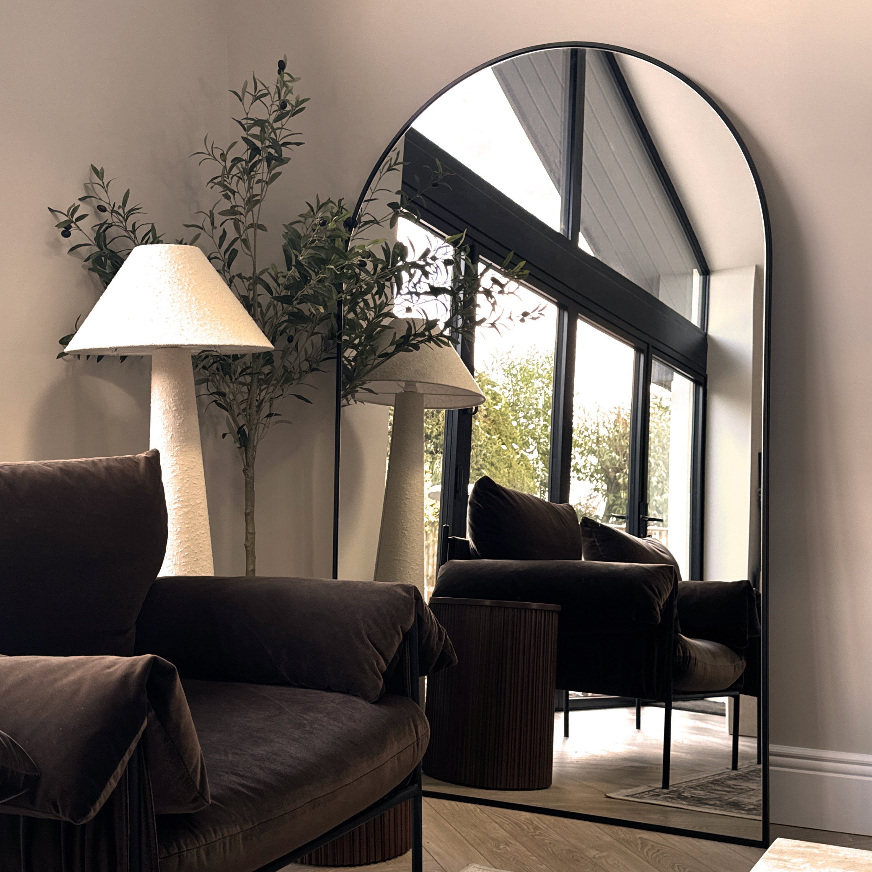 Miroir Arqué XXL en Métal Noir - Style Minimaliste 180 cm x 110 cm Center Kasa