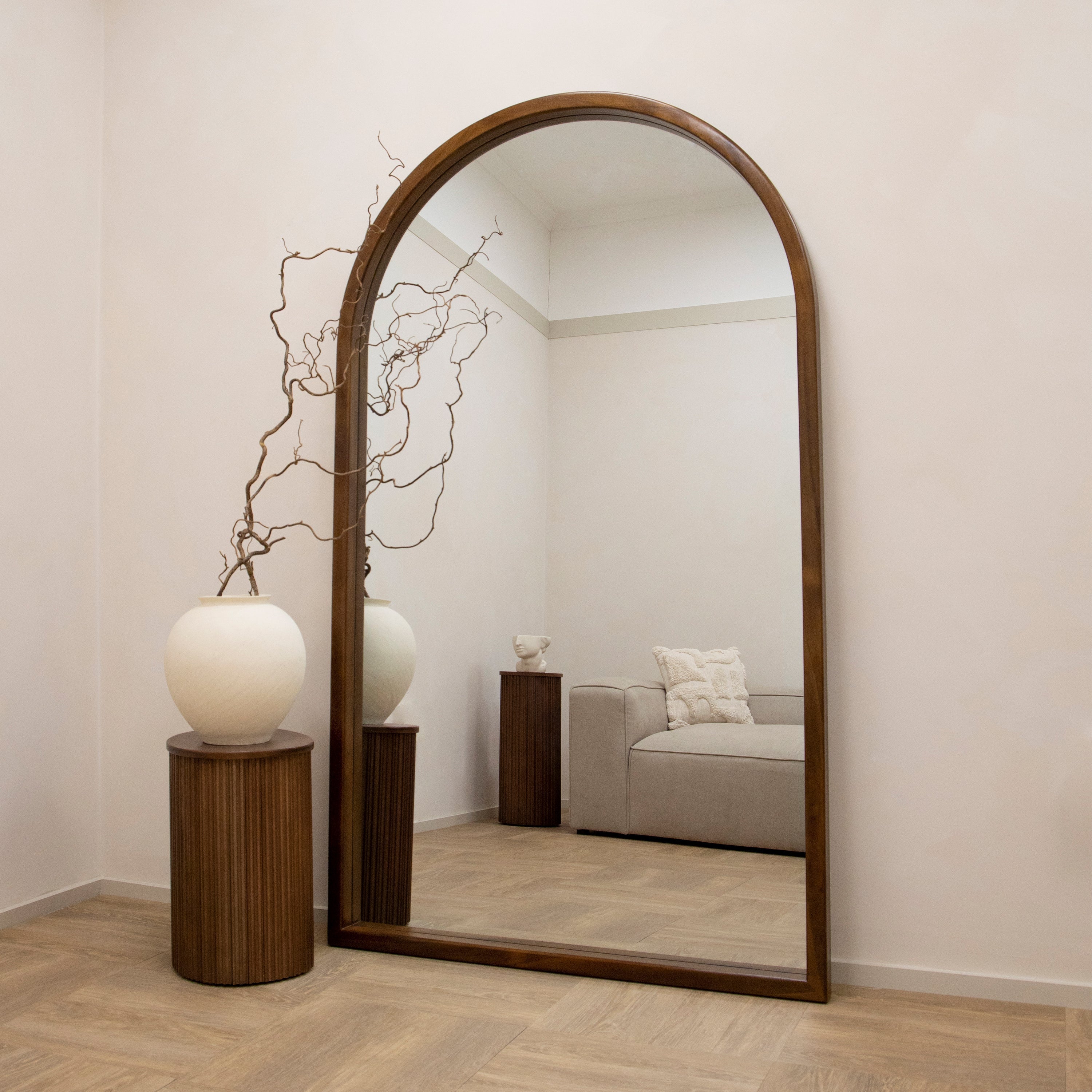 Miroir Arqué Tamara en Noyer – Pleine Longueur, 190 cm x 110 cm Center Kasa