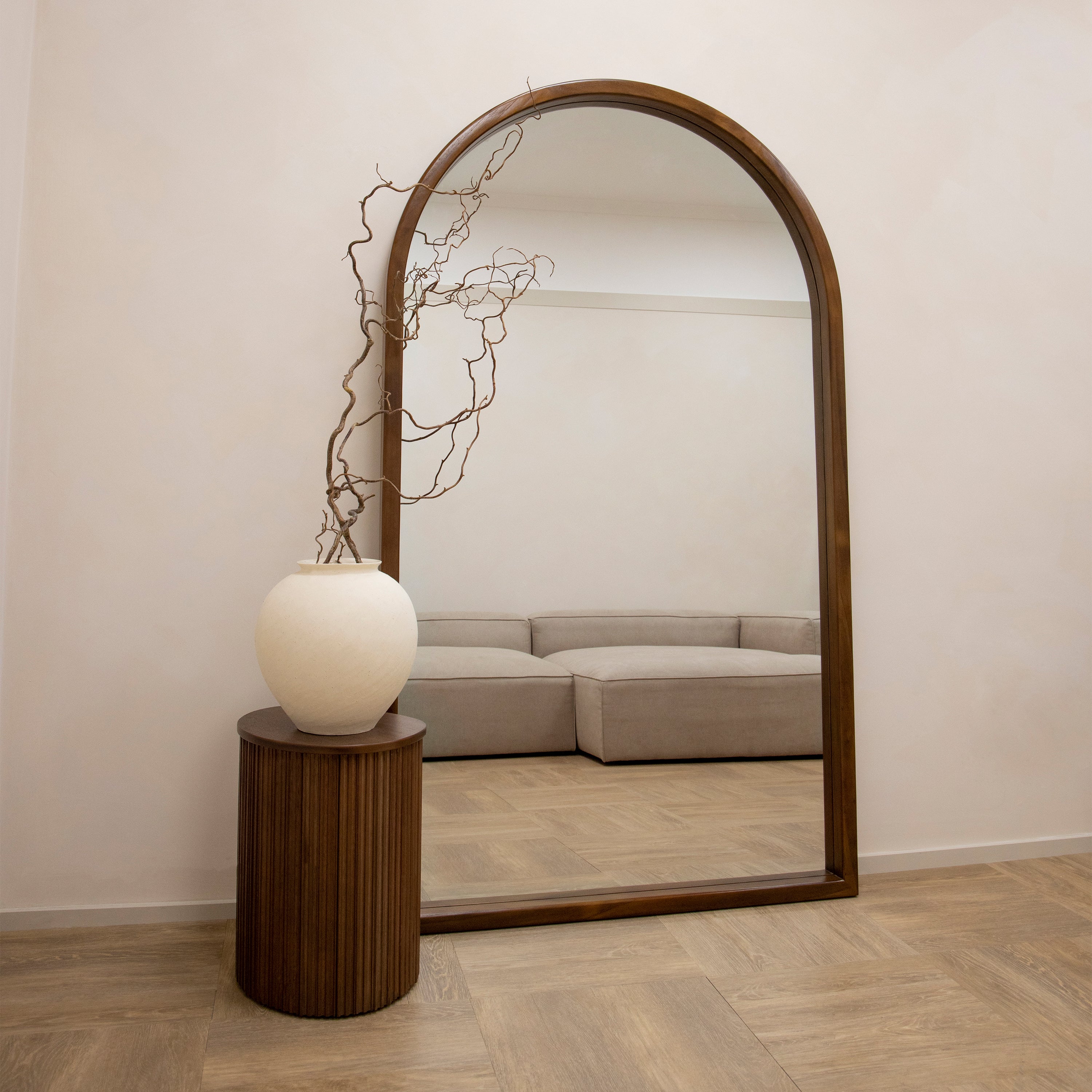 Miroir Arqué Tamara en Noyer – Pleine Longueur, 190 cm x 110 cm Center Kasa
