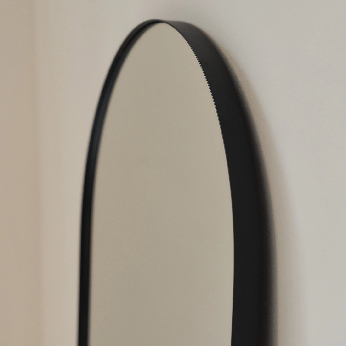 Theo - Grand Miroir Arqué Pleine Longueur en Métal Noir - 160 cm x 50 cm Center Kasa