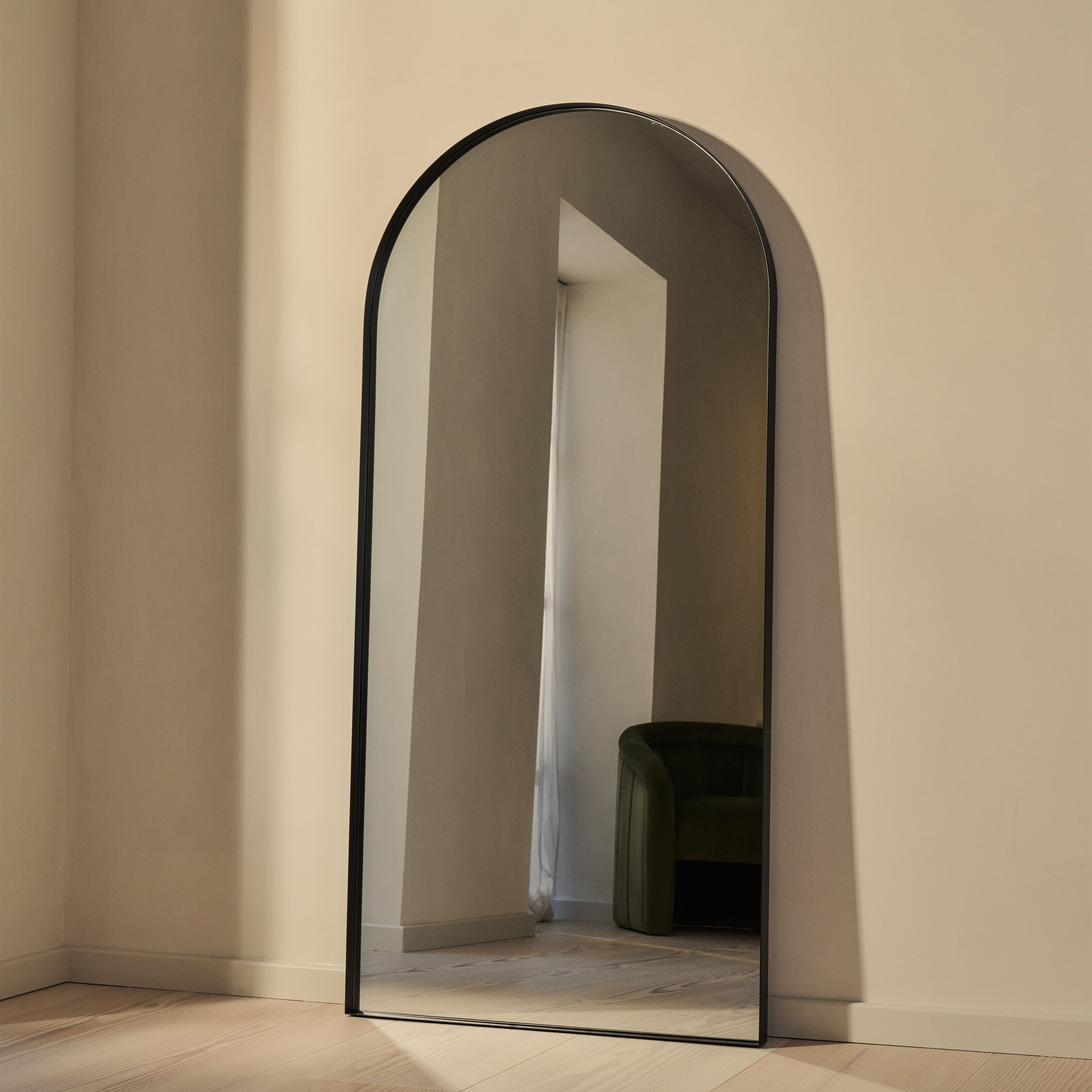 Arcus - Miroir Arqué Pleine Longueur en Métal Noir - 170 cm x 80 cm Center Kasa