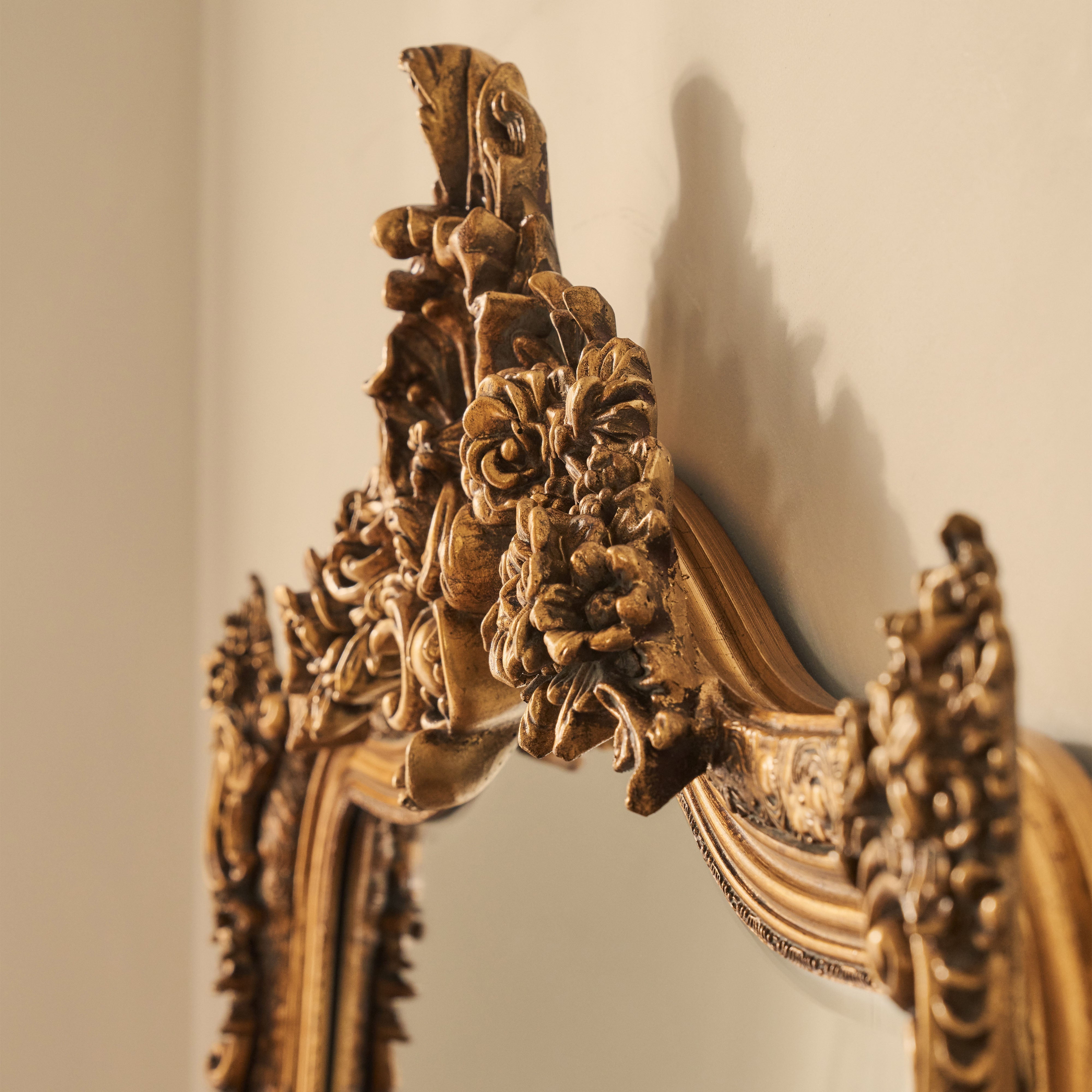 Francesca - Miroir Mural Arqué Orné Style Baroque Doré - 109 cm x 100 cm Center Kasa